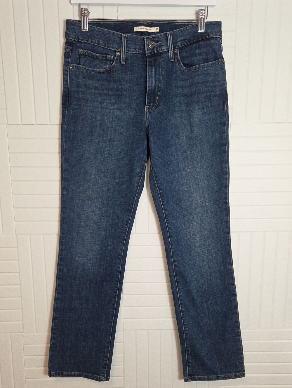 Levi's Slimming Straight Jeans Size 30